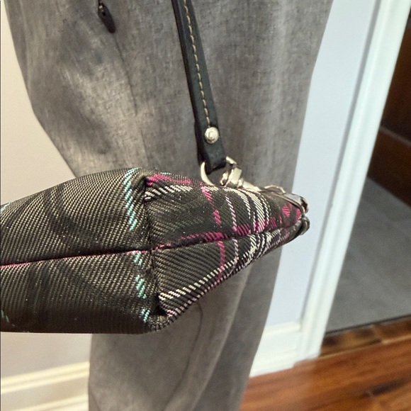 Coach EUC plaid canvas wristlet w/ pink lining. & black leather trim w/hang tag - Picture 5 of 8
